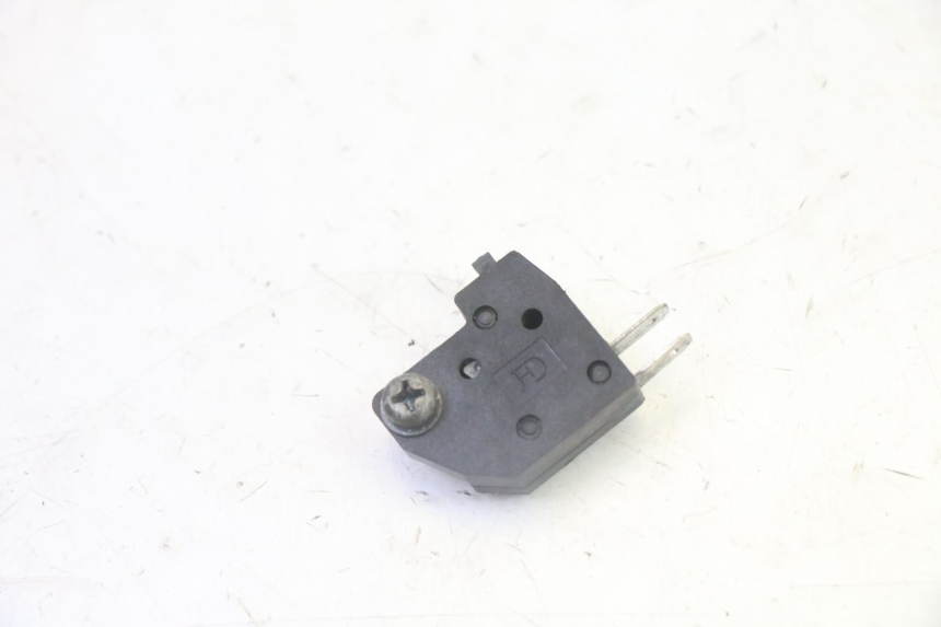 photo de INTERRUPTOR DE LUZ DE FREIO DIREITO SYM CROX 4T 50 (2016 - 2023) - Vista principal