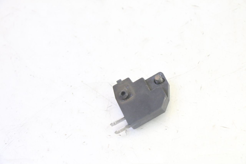 photo de INTERRUPTOR DE LUZ DE FREIO DIREITO SYM CROX 4T 50 (2016 - 2023) - Zoom do estado de desgaste