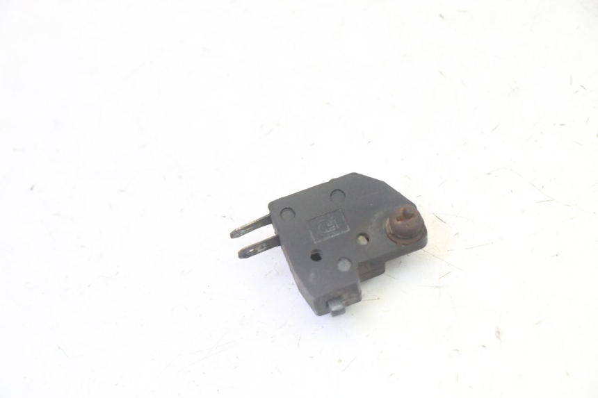 photo de INTERRUPTOR DE LUZ DE FREIO DIREITO SYM CROX 4T 50 (2016 - 2023) - Detalhe da peça