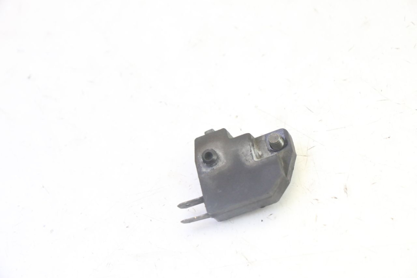 photo de INTERRUPTOR DE LUZ DE FREIO DIREITO SYM CROX 4T 50 (2016 - 2023) - Zoom do estado de desgaste