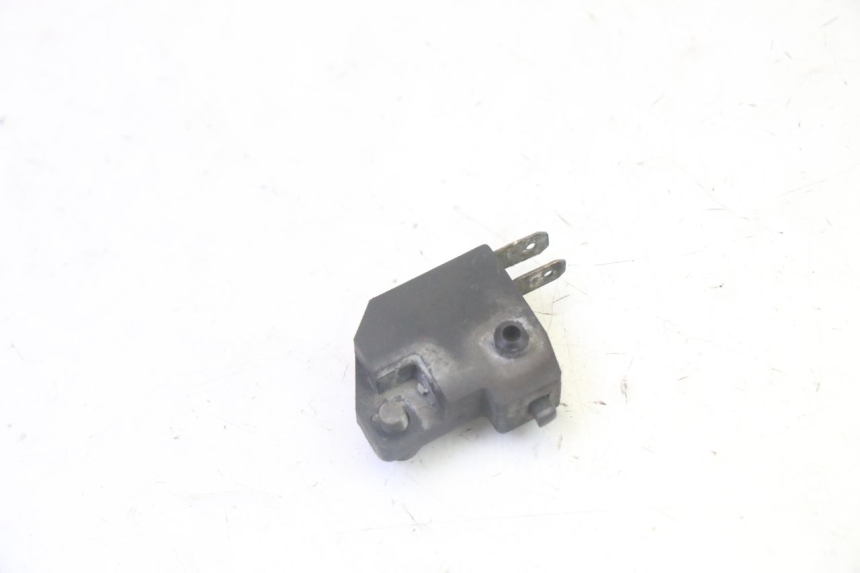 photo de INTERRUPTOR DE LUZ DE FREIO DIREITO SYM CROX 4T 50 (2016 - 2023) - Outro ângulo de visão