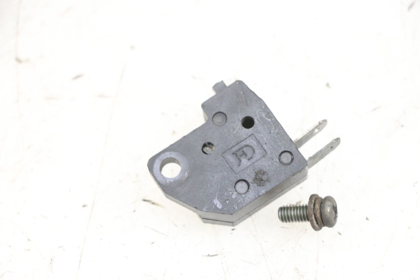 photo de INTERRUPTOR DE LUZ DE FREIO DIREITO SYM CROX 4T 50 (2016 - 2023) - Vista principal