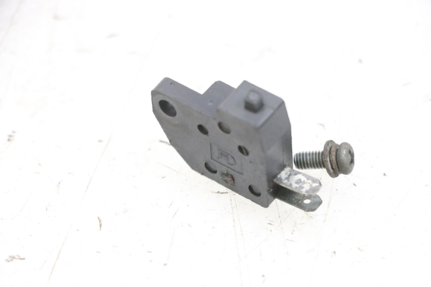 photo de INTERRUPTOR DE LUZ DE FREIO DIREITO SYM CROX 4T 50 (2016 - 2023) - Detalhe da peça