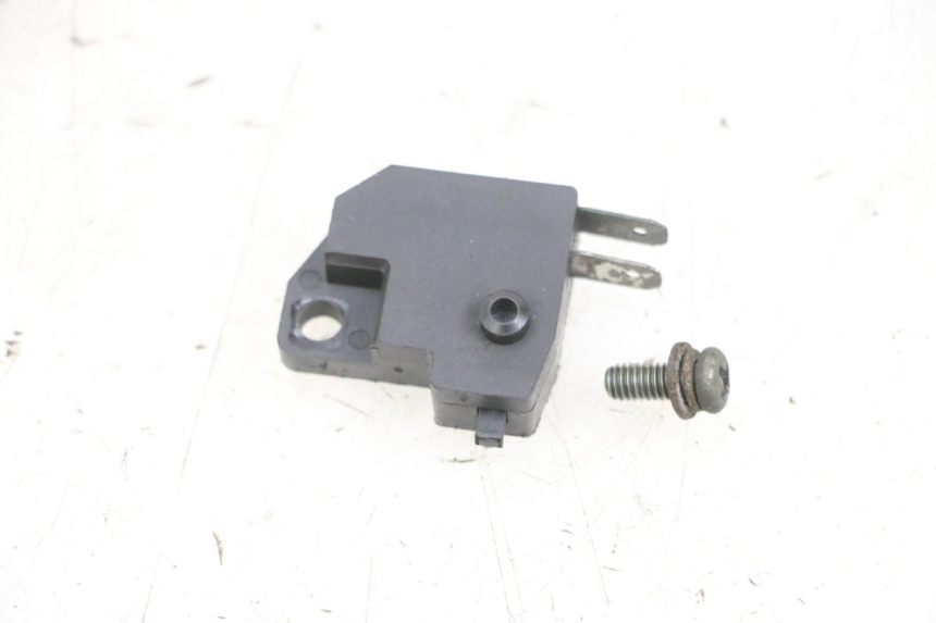photo de INTERRUPTOR DE LUZ DE FREIO DIREITO SYM CROX 4T 50 (2016 - 2023) - Zoom do estado de desgaste