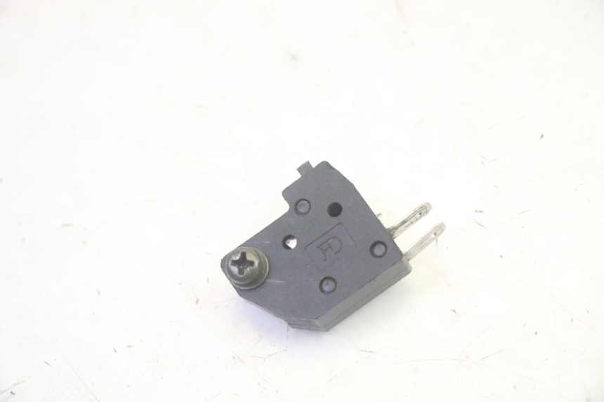 photo de INTERRUPTOR DE LUZ DE FREIO DIREITO SYM CROX 4T 50 (2016 - 2023) - Vista principal