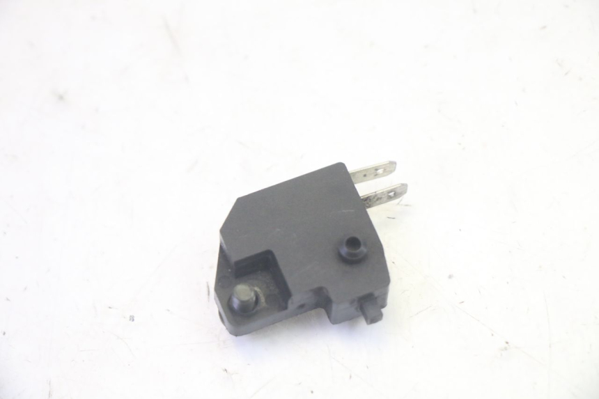 photo de INTERRUPTOR DE LUZ DE FREIO DIREITO SYM CROX 4T 50 (2016 - 2023) - Outro ângulo de visão