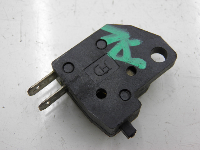 photo de INTERRUPTOR DE LUZ DE FREIO DIREITO DAELIM S2 FI 125 (2008 - 2017) - Detalhe da peça