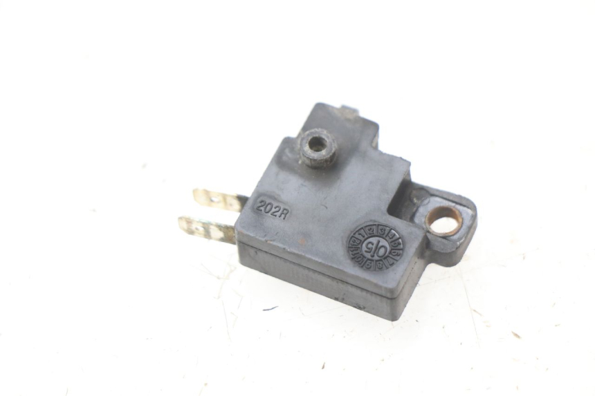 photo de INTERRUPTOR DE LUZ DE FREIO DIREITO SYM DD 50 (2005 - 2011) - Detalhe da peça