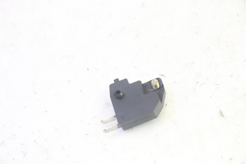 photo de INTERRUPTOR DE LUZ DE FREIO DIREITO LONGJIA DIGITA 4T 50 (2019 - 2022) - Zoom do estado de desgaste