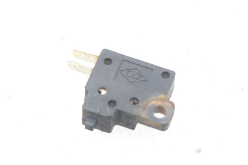 photo de INTERRUPTOR DE LUZ DE FREIO DIREITO KYMCO DINK 4T 50 (2007 - 2018) - Vista principal