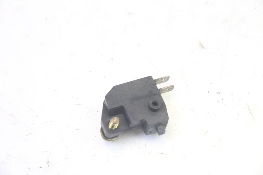 photo de INTERRUPTOR DE LUZ DE FREIO DIREITO SUZUKI DL V STROM 1000 (2002 - 2007) - Outro ângulo de visão