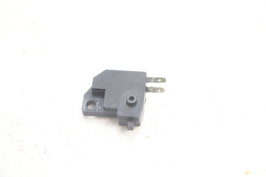 photo de CONTATO DE LUZ DE FREIO DIREITO CF MOTO E-CHARM 125 (2005 - 2008) - Outro ângulo de visão