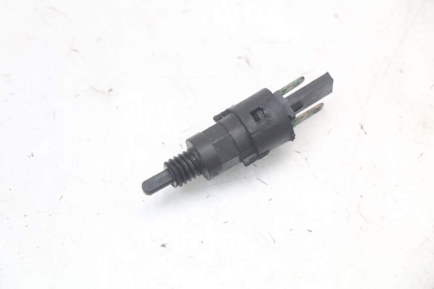 photo de INTERRUPTOR DE LUZ DE FREIO DIREITO PEUGEOT E-VIVACITY 1 (2012 - 2018) - Vista principal