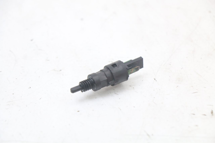 photo de INTERRUPTOR DE LUZ DE FREIO DIREITO PEUGEOT E-VIVACITY 1 (2012 - 2018) - Detalhe da peça