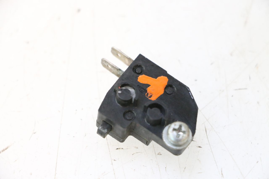 photo de CONTATOR DE LUZ DE FREIO DIREITA KAWASAKI ER-6 ER6 N 650 (2005 - 2009) - Zoom do estado de desgaste