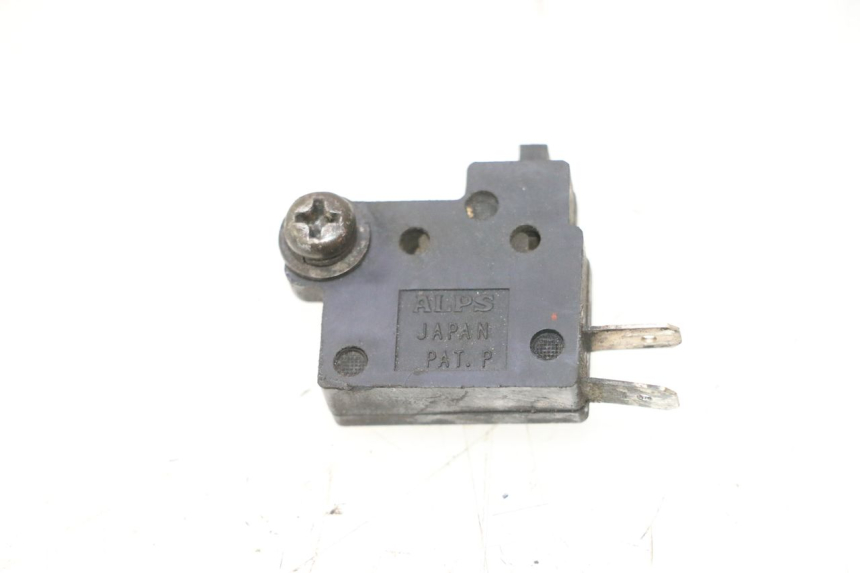photo de INTERRUPTOR DE LUZ DE FREIO DIREITO HONDA FES PANTHEON 2T 125 (1998 - 2002) - Zoom do estado de desgaste