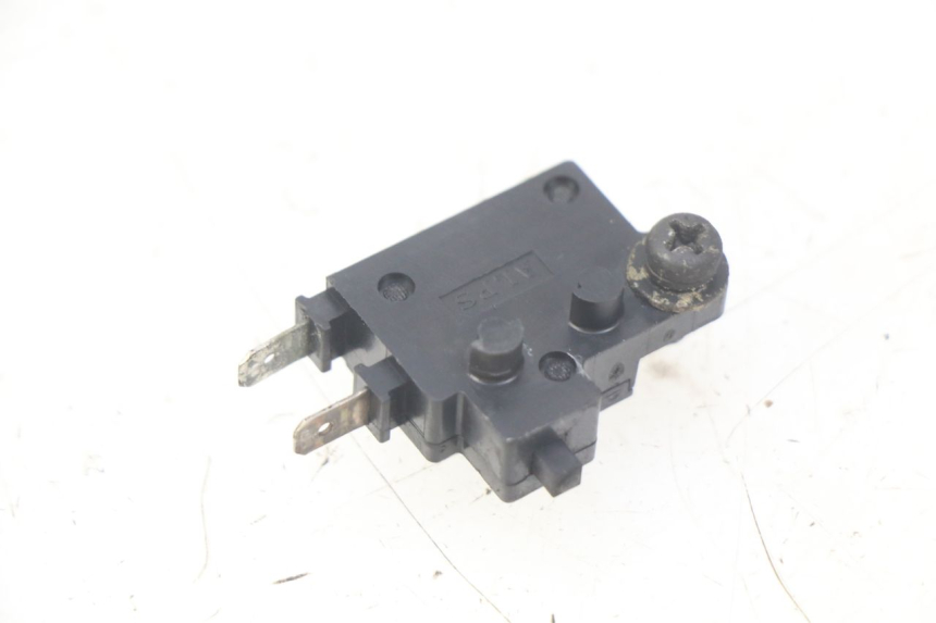 photo de INTERRUPTOR DE LUZ DE FREIO DIREITO HONDA FES PANTHEON 125 (2003 - 2007) - Detalhe da peça