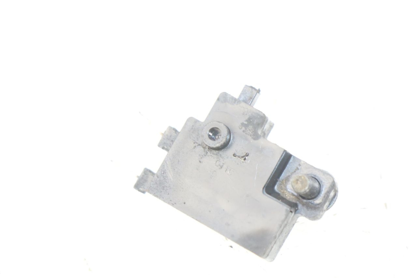 photo de INTERRUPTOR DE LUZ DE FREIO DIREITO HONDA FES S-WING SWING ABS 125 (2007 - 2015) - Zoom do estado de desgaste