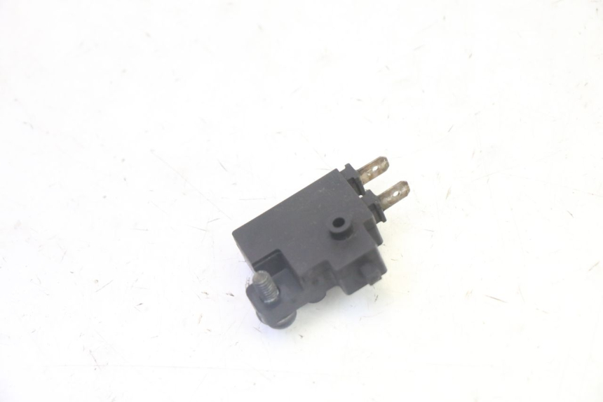 photo de INTERRUPTOR DE LUZ DE FREIO DIREITO HONDA FES S-WING SWING ABS 125 (2007 - 2015) - Outro ângulo de visão