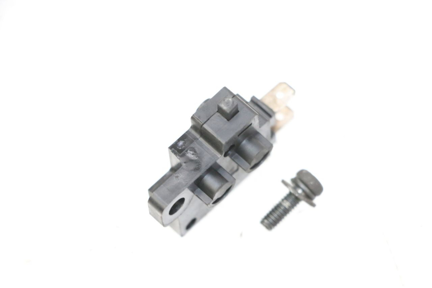 photo de INTERRUPTOR DE LUZ DE FREIO DIREITO HONDA FES S-WING SWING ABS 125 (2007 - 2015) - Zoom do estado de desgaste