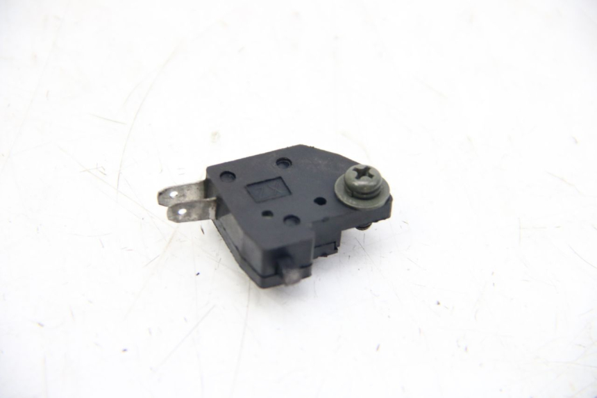 photo de INTERRUPTOR DE LUZ DE FREIO DIREITO SYM FIDDLE 2 125 (2010 - 2013) - Vista principal