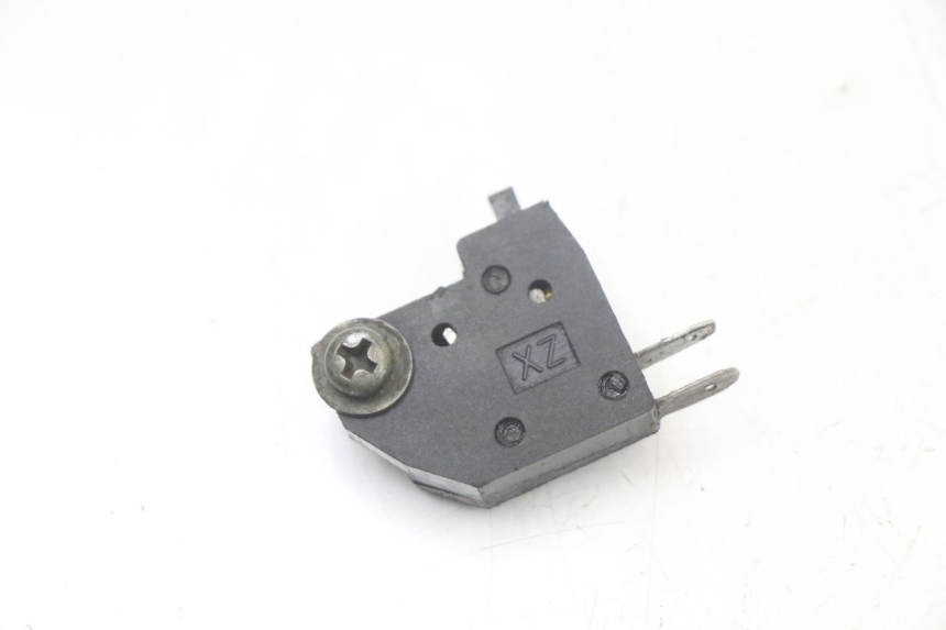 photo de INTERRUPTOR DE LUZ DE FREIO DIREITO SYM FIDDLE 2 50 (2008 - 2013) - Vista principal