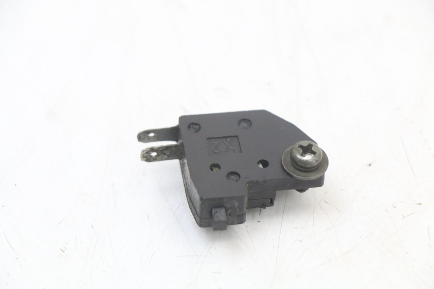 photo de INTERRUPTOR DE LUZ DE FREIO DIREITO SYM FIDDLE 2 50 (2008 - 2013) - Detalhe da peça