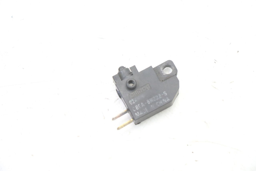 photo de INTERRUPTOR DE LUZ DE FREIO DIREITO SYM FIDDLE 2 S 125 (2012 - 2014) - Zoom do estado de desgaste