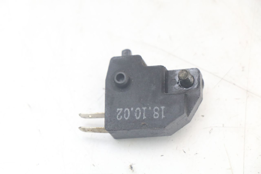 photo de INTERRUPTOR DE LUZ DE FREIO DIREITO SYM FIDDLE 3 III 125 (2014 - 2020) - Zoom do estado de desgaste