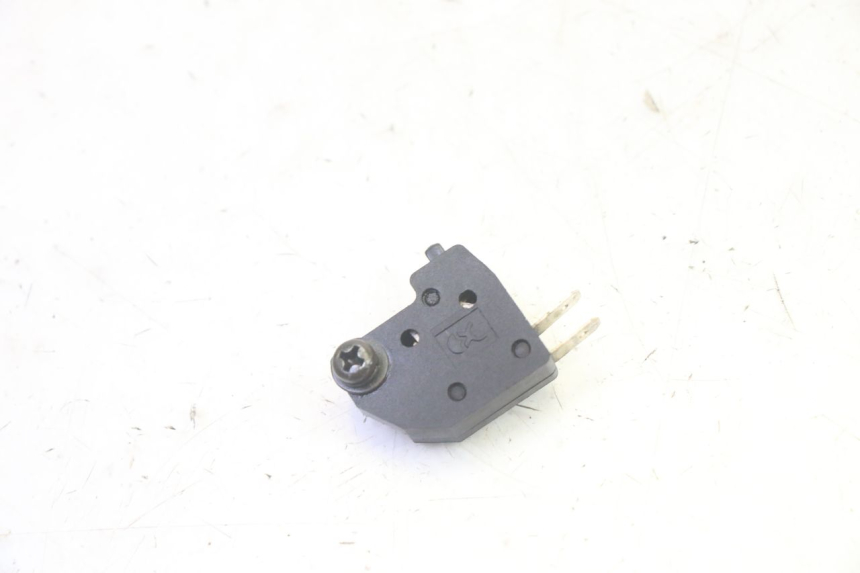 photo de INTERRUPTOR DE LUZ DE FREIO DIREITO SYM FIDDLE 3 III 125 (2014 - 2020) - Vista principal