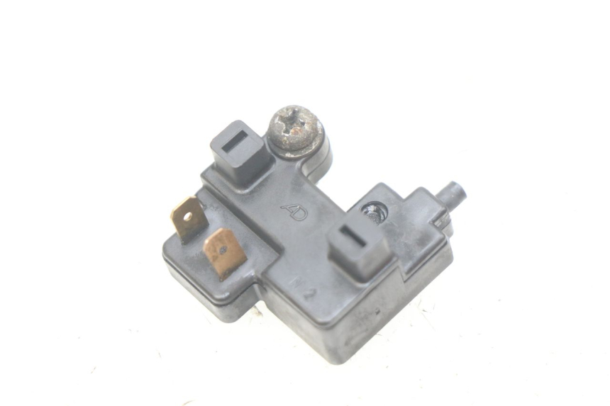 photo de INTERRUPTOR DE LUZ DE FREIO DIREITO YAMAHA FJR ABS 1300 (2006 - 2012) - Outro ângulo de visão
