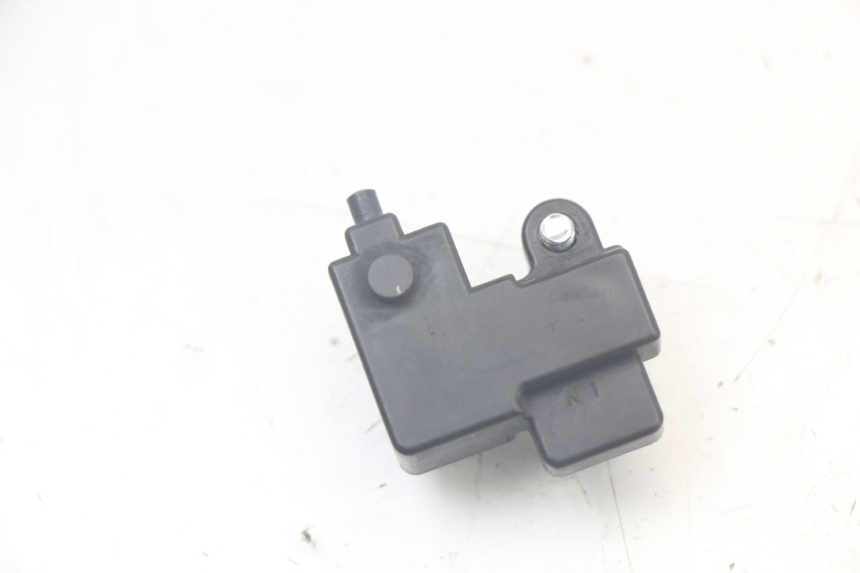photo de INTERRUPTOR DE LUZ DE FREIO DIREITO YAMAHA FJR ABS 1300 (2006 - 2012) - Outro ângulo de visão