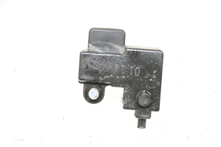 photo de INTERRUPTOR DE LUZ DE FREIO DIREITO YAMAHA FJR ABS 1300 (2006 - 2012) - Detalhe da peça