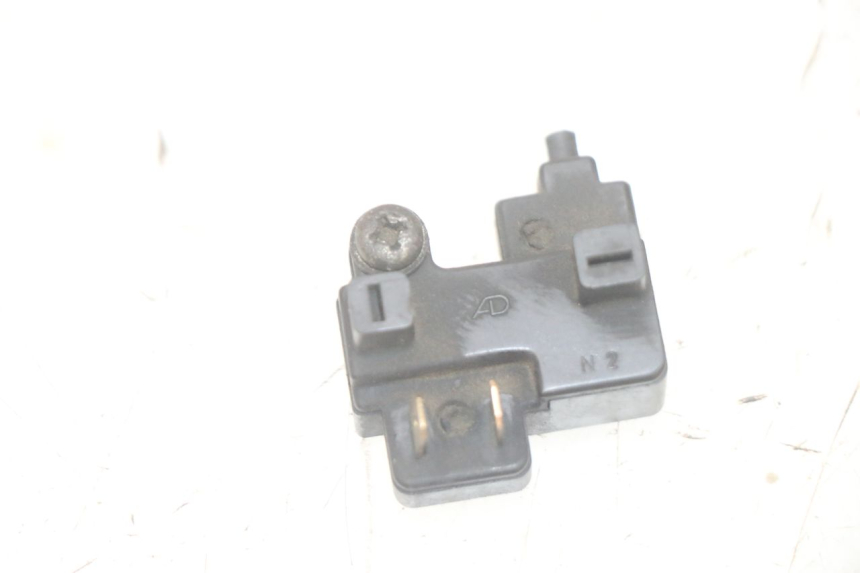 photo de INTERRUPTOR DE LUZ DE FREIO DIREITO YAMAHA FJR ABS 1300 (2006 - 2012) - Zoom do estado de desgaste