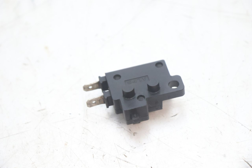 photo de INTERRUPTOR DE LUZ DE FREIO DIREITO HONDA FJS SILVER WING SILVERWING 400 (2005 - 2008) - Detalhe da peça