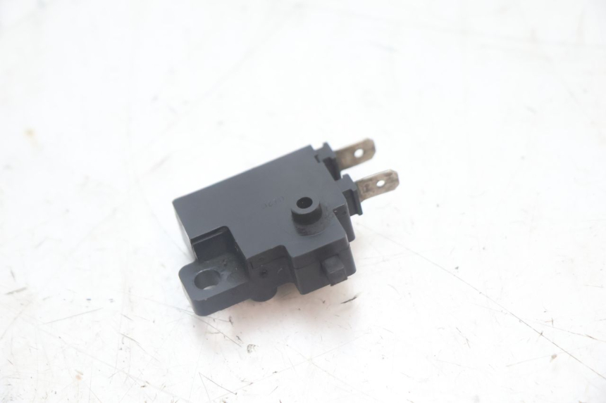 photo de INTERRUPTOR DE LUZ DE FREIO DIREITO HONDA FJS SILVER WING SILVERWING 400 (2005 - 2008) - Outro ângulo de visão
