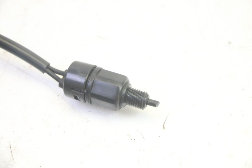 photo de INTERRUPTOR DE LUZ DE FREIO DIREITO PIAGGIO FLY 4T 50 (2013 - 2017) - Detalhe da peça