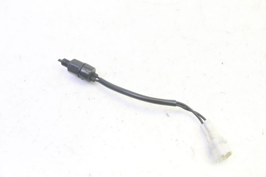 photo de INTERRUPTOR DE LUZ DE FREIO DIREITO PIAGGIO FLY 4T 50 (2013 - 2017) - Zoom do estado de desgaste