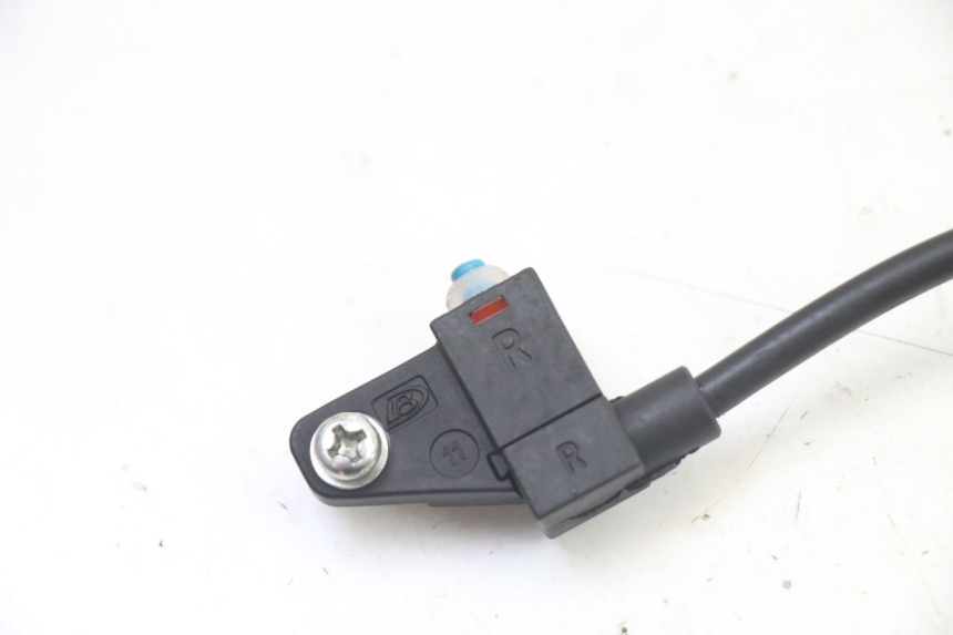 photo de INTERRUPTOR DE LUZ DE FREIO DIREITO VENESI FLY RETRO 4T 50 (2020 - 2025) - Detalhe da peça