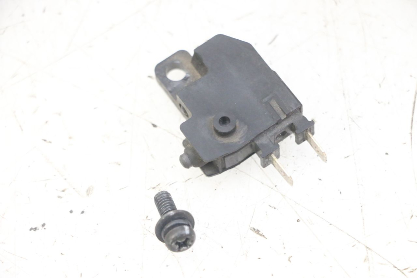 photo de INTERRUPTOR DE LUZ DE FREIO DIREITO HONDA FORZA ABS 300 (2013 - 2017) - Zoom do estado de desgaste