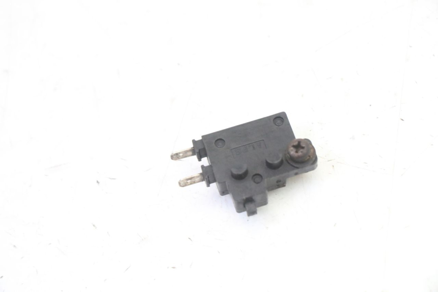 photo de INTERRUPTOR DE LUZ DE FREIO DIREITO YAMAHA FZ6 FAZER S2 600 (2007 - 2011) - Detalhe da peça