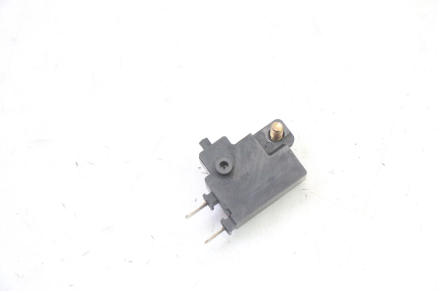 photo de INTERRUPTOR DE LUZ DE FREIO DIREITO YAMAHA FZ6 FAZER S2 600 (2007 - 2011) - Zoom do estado de desgaste