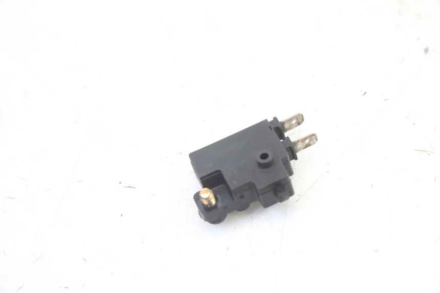 photo de INTERRUPTOR DE LUZ DE FREIO DIREITO YAMAHA FZ6 FAZER S2 600 (2007 - 2011) - Outro ângulo de visão