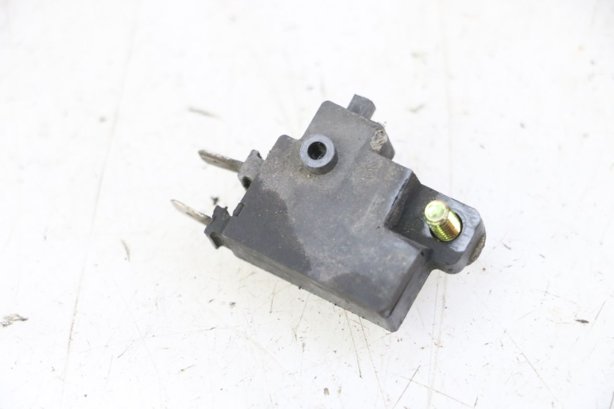 photo de INTERRUPTOR DE LUZ DE FREIO DIREITO YAMAHA FZ6 N FAZER 600 (2004 - 2006) - Zoom do estado de desgaste