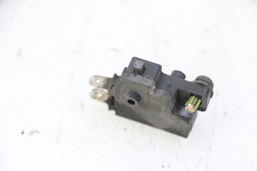 photo de INTERRUPTOR DE LUZ DE FREIO DIREITO YAMAHA FZ6 N FAZER 600 (2004 - 2006) - Outro ângulo de visão