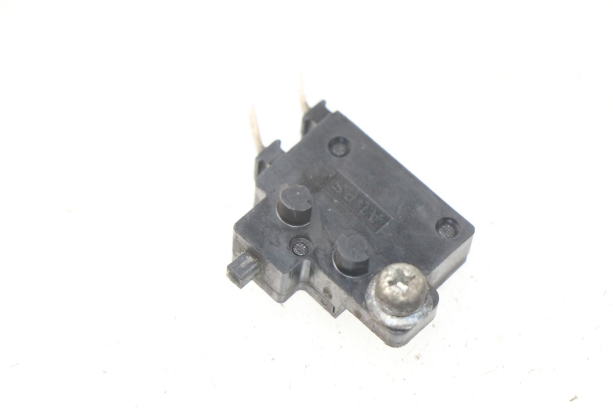 photo de INTERRUPTOR DE LUZ DE FREIO DIREITO YAMAHA FZ8 800 (2010 - 2016) - Detalhe da peça