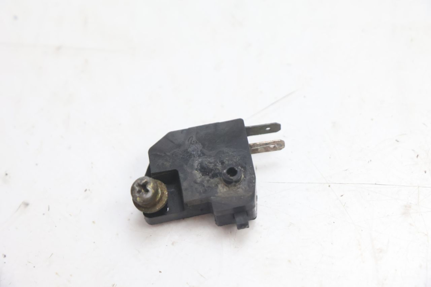 photo de CONTATO DE LUZ DE FREIO DIREITA KAWASAKI GPX F ZX750F 750 (1986 - 1990) - Detalhe da peça