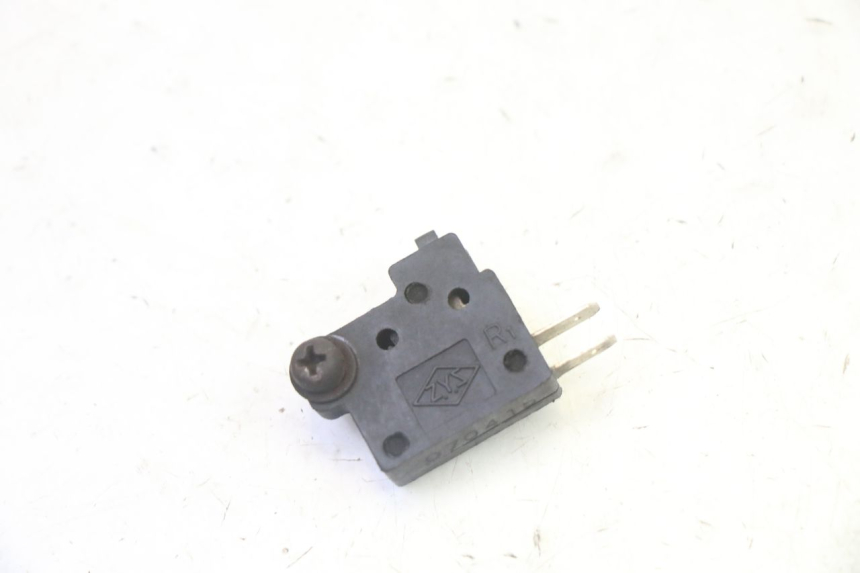 photo de INTERRUPTOR DE LUZ DE FREIO DIREITO KYMCO GRAND DINK 125 (2008 - 2014) - Vista principal