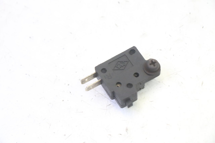 photo de INTERRUPTOR DE LUZ DE FREIO DIREITO KYMCO GRAND DINK 125 (2008 - 2014) - Detalhe da peça