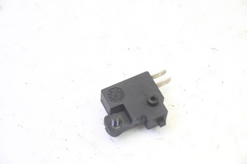 photo de INTERRUPTOR DE LUZ DE FREIO DIREITO KYMCO GRAND DINK 125 (2008 - 2014) - Outro ângulo de visão